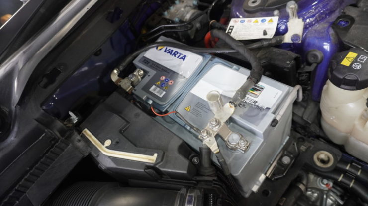 MINI ミニ F54 F55 F56 F57 F60 バッテリー 交換 純正 CCA値 バッテリー上がり VARTA 純正採用