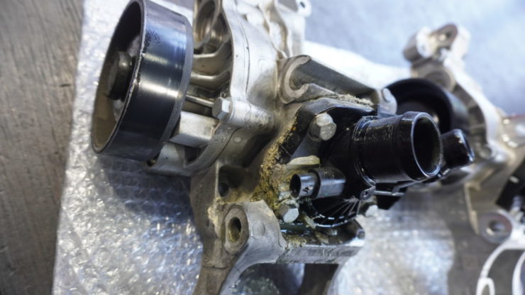MINI ミニ F54 F55 F56 F57 F60 サーモスタットハウジング サーモキャリア ジェネレーターキャリア クーラント 水漏れ オーバーヒート 修理