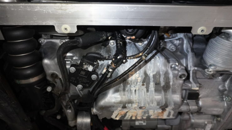MINI ミニ F54 F55 F56 F57 F60 オイルフィルターハウジング オイル漏れ 冷却水漏れ クーラント漏れ 修理 交換