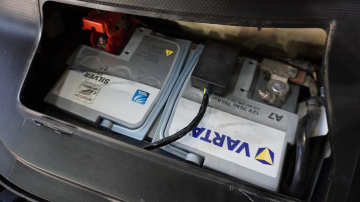 MINI ミニ R55 R56 R57 R58 R59 R60 R61 バッテリー 交換 VARTA バルタ AGM 