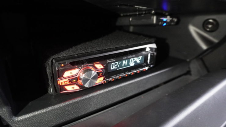 MINI ミニ F54 F55 F56 F57 F60 CD 聴きたい プレーヤー 後付け グローブボックス AUX