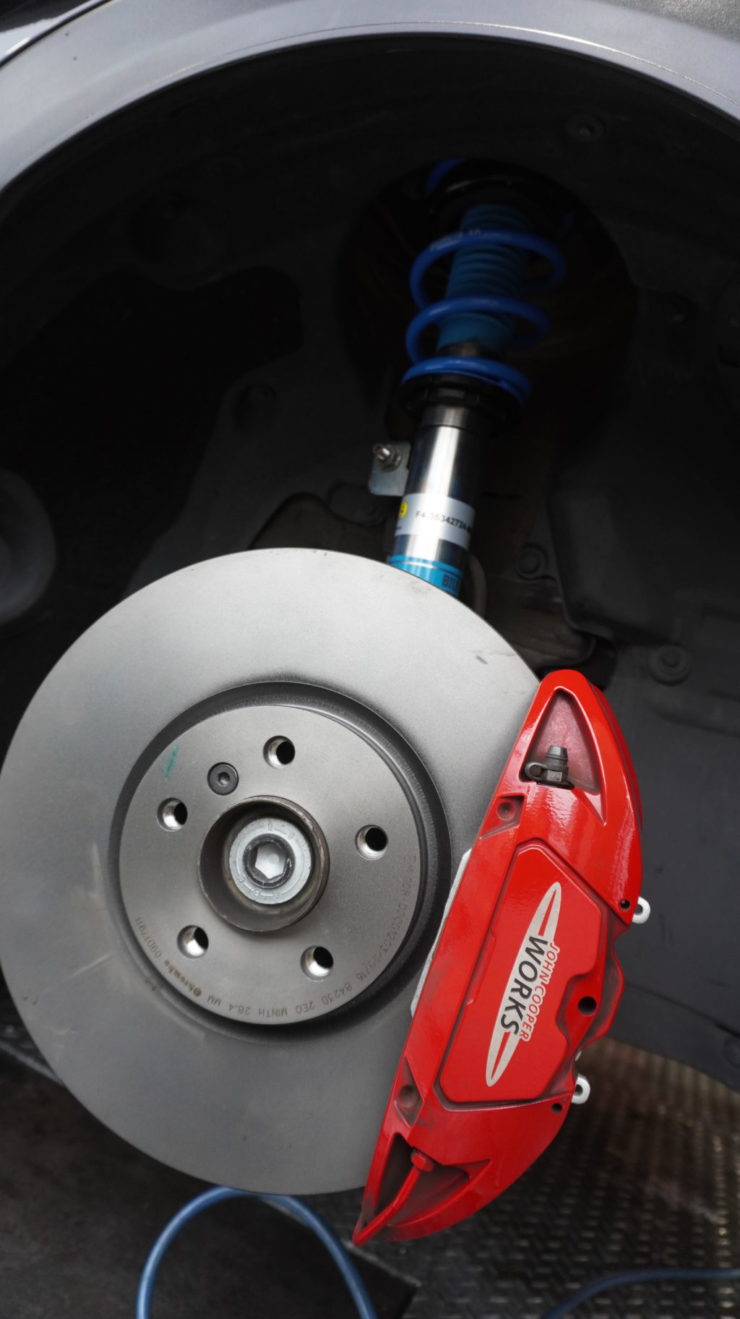 MINI ミニ F55 F56 F57 LCI 取付 ローター 交換 Brembo ブレンボ 低ダスト ブレーキパッド ビルシュタイン B14 コンフォートスペック 車高調 ローダウン 純正 腰高 車高高い