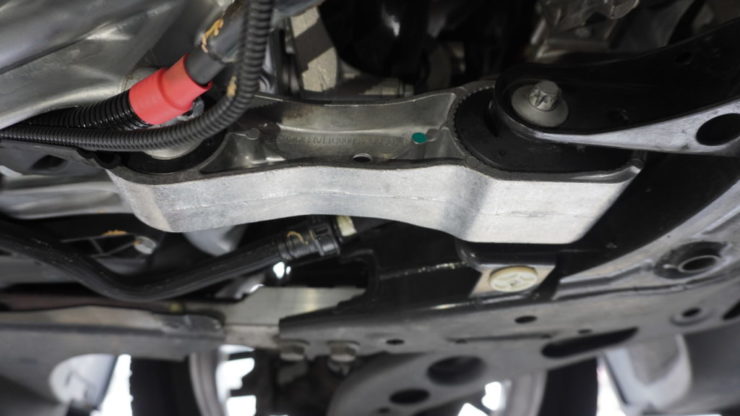 MINI ミニ F54 F55 F56 F57 F60 エンジンマウント 交換 振動 劣化 ペンドラムサポート