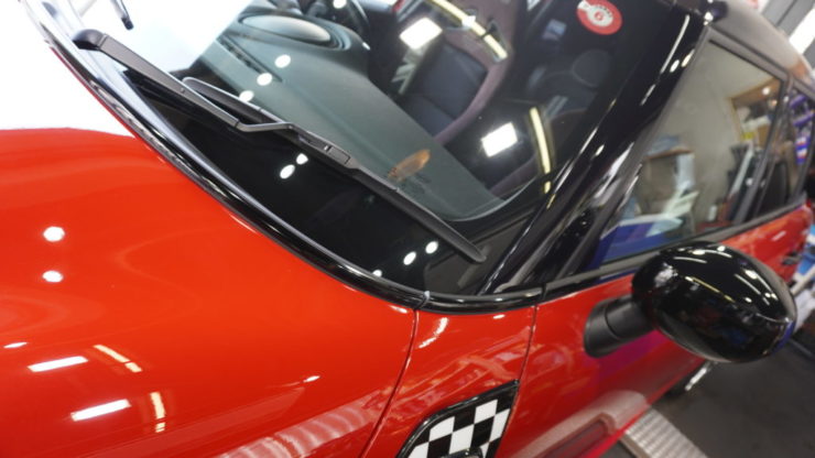 MINI ミニ F55 F56 F57 MCB モーションコントロールビーム 乗り心地 上質 ボディ 剛性 向上 ウェストラインフィニッシャー ドアハンドル エンブレム フューエルリッド ブラックアウト