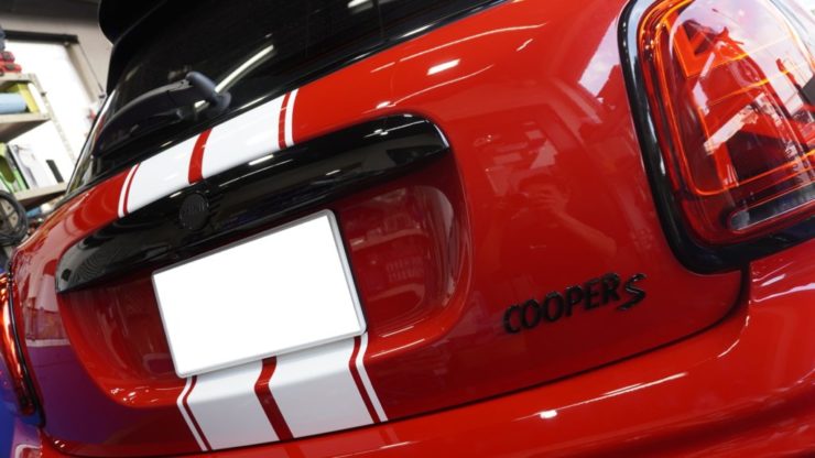 MINI ミニ F55 F56 F57 MCB モーションコントロールビーム 乗り心地 上質 ボディ 剛性 向上 ウェストラインフィニッシャー ドアハンドル エンブレム フューエルリッド ブラックアウト
