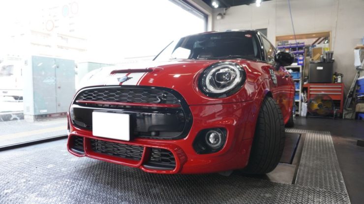 MINI ミニ F55 F56 F57 MCB モーションコントロールビーム 乗り心地 上質 ボディ 剛性 向上 ウェストラインフィニッシャー ドアハンドル エンブレム フューエルリッド ブラックアウト