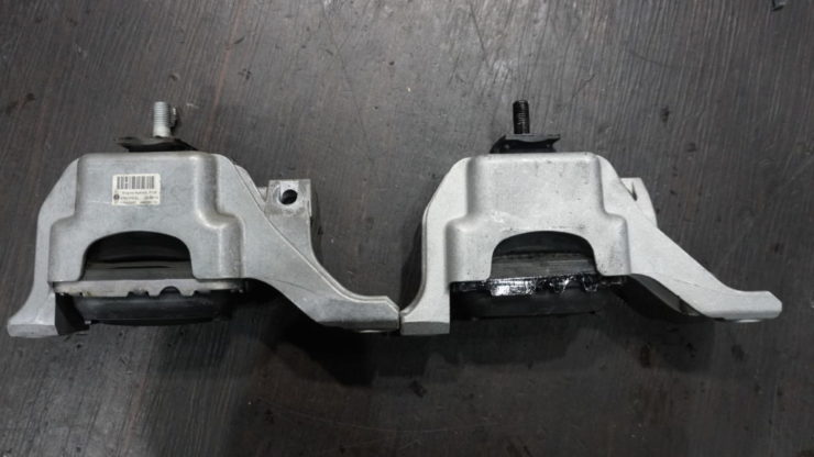 MINI ミニ R55 R56 R57 R58 R59 R60 R61 エンジンマウント 交換 アイドリング 振動 劣化 
