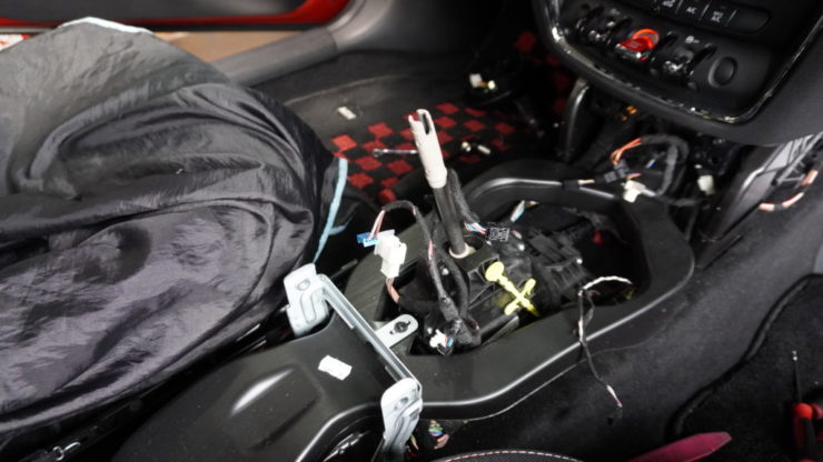 MINI ミニ F54 F55 F56 F57 シフトメカニズム 内部 修理 スプリング 交換 車両動き出し注意