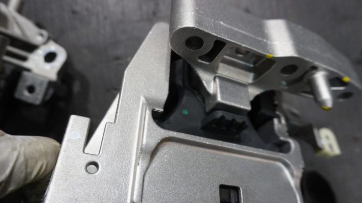 MINI ミニ F54 F55 F56 F57 F60 エンジンマウント 交換 振動 劣化