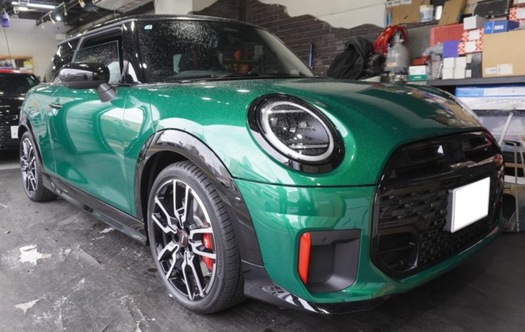 ミニ MINI F66 JCW ジョンクーパーワークス ブリティッシュレーシンググリーン ボンドミニ デモカー ヘッドライト テールライト ガーニッシュ スモークフィルム 