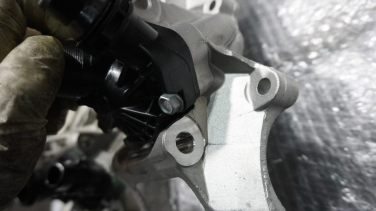 MINI ミニ F54 F55 F56 F57 F60 サーモスタットハウジング サーモキャリア ジェネレーターキャリア クーラント 水漏れ オーバーヒート 修理オイルフィルターハウジング オイル漏れ 冷却水漏れ クーラント漏れ 交換