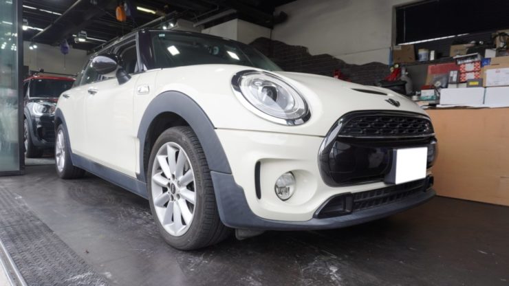 MINI ミニ F54 クラブマン バッテリー 交換 上がり 劣化 エンジン かからない  バンパー テールランプ 玉切れ 警告灯 ブレーキランプ 電球 熱 溶ける