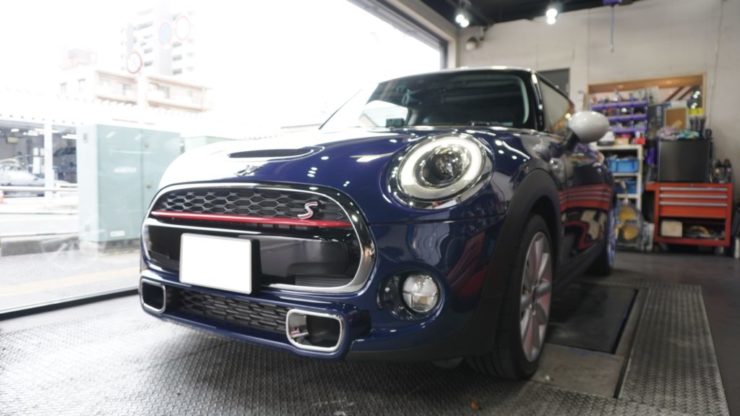 MINI ミニ F54 F55 F56 F57 フロントバンパー 内側 パネル 変色 劣化 交換 リフレッシュ