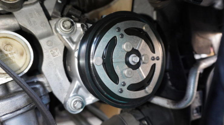 MINI ミニ F54 F55 F56 F57 F60 エアコン A/C 冷房 効かない 冷えない コンプレッサー 交換