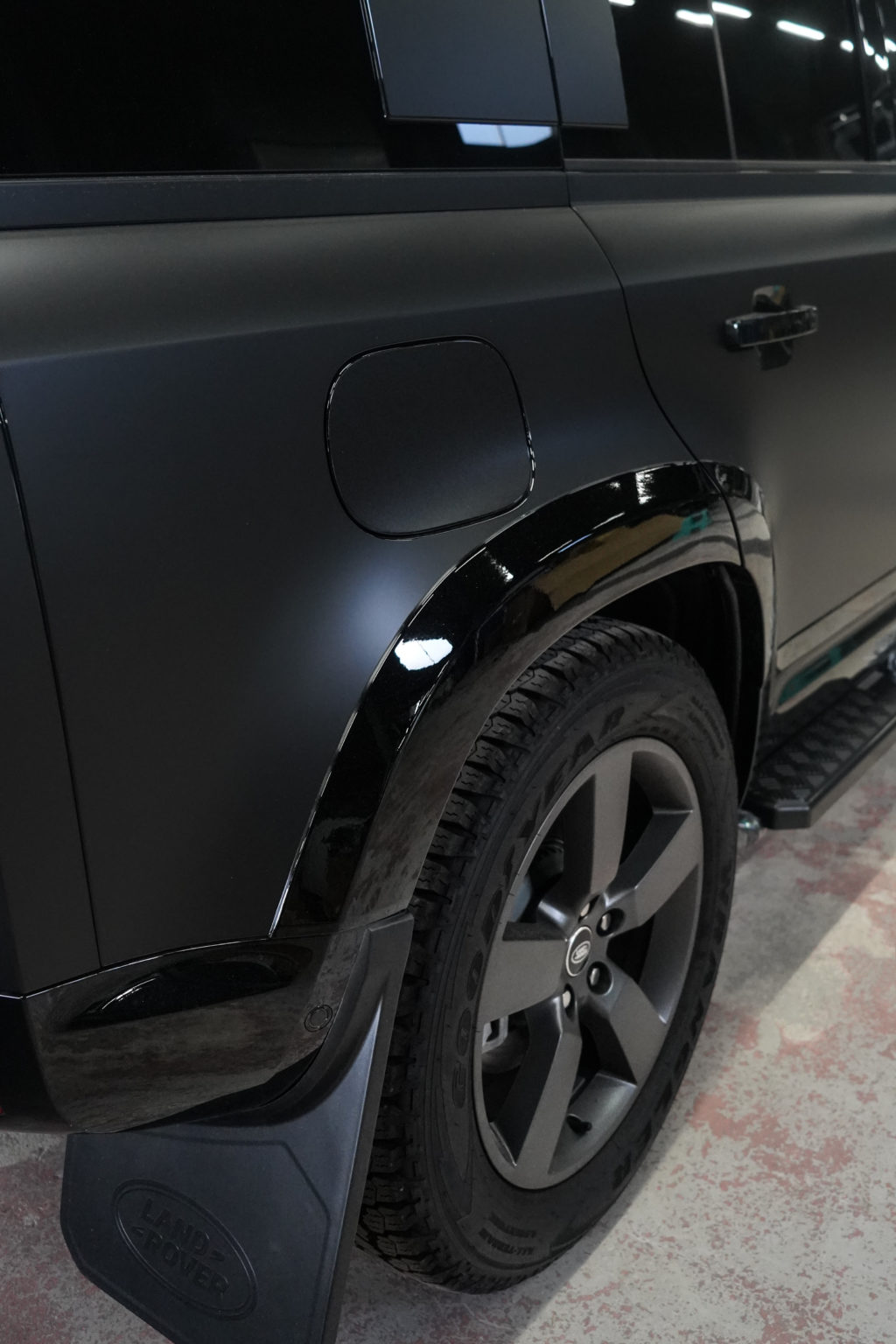 ボンドボディ ディフェンダー URBAN
LANDROVER ステルスフィルム