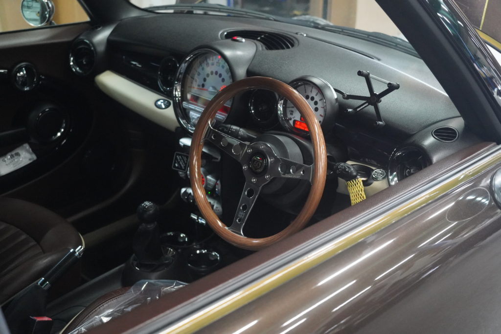 MINI ステアリング R55 ボンドボディ MOMO