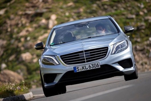s-63-amg-w220-gets-reviewed-by-car-driver-photo-gallery_22.jpg