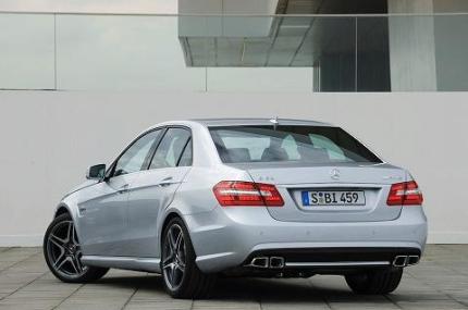 2010-mercedes-e63-amg_17.jpg