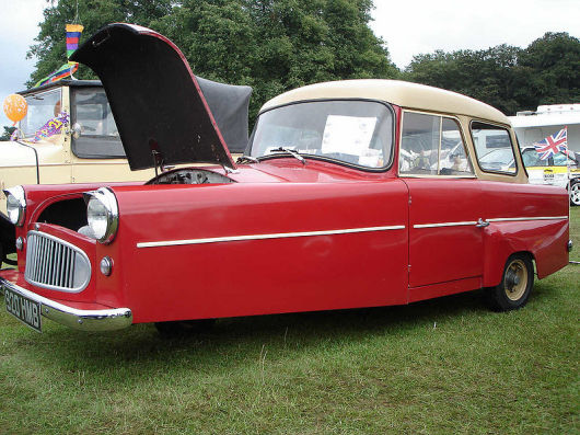 800px-Bond_Minicar_red_1959.jpg