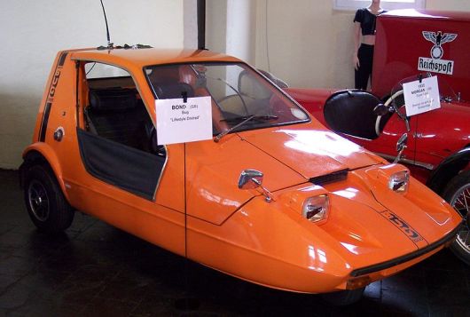 800px-Bond_Bug_vr_orange.jpg