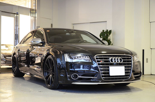アウディ　S8　A8　