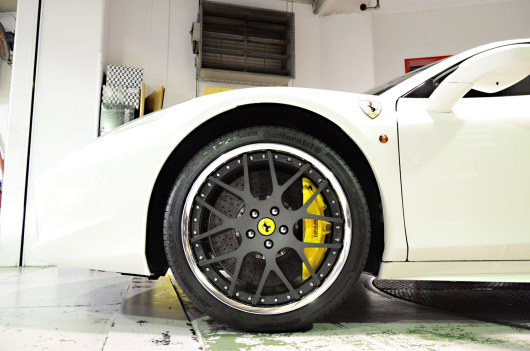 フェラーリ　リフティング
