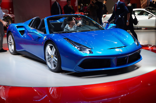 フェラーリ　488スパイダー