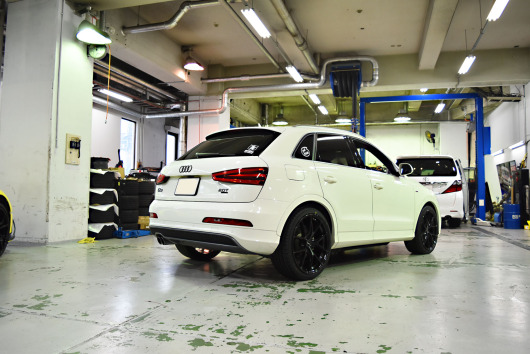 アウディ　Q3　20インチ