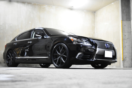LEXUS LS ﾎｲｰﾙ　ﾛｰﾀﾞｳﾝ　ｶｽﾀﾑ　ｲﾝﾁｱｯﾌﾟ　22ｲﾝﾁ