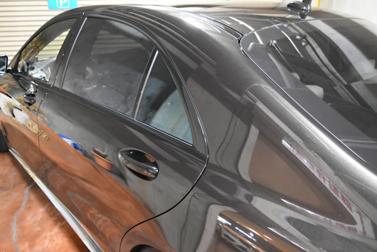 窓枠　ブラックアウト　ウィンドウモール　W222　S63　S65　S550　S400　