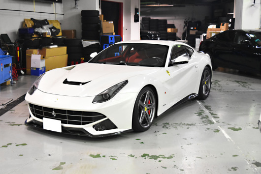 フェラーリ　F12　F12TDF　ローダウン　ダウンサス　エアロ　マフラー