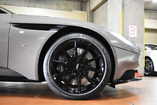 アストン　DB11　S007　ブリヂストン