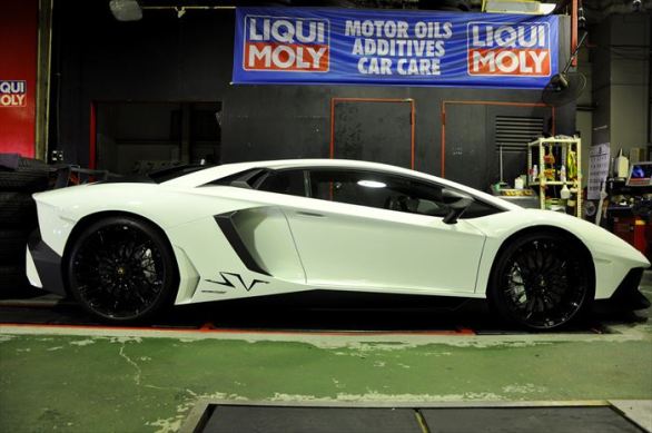 Lamborghini ｱｳﾞｪﾝﾀﾄﾞｰﾙSV