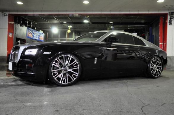 MANSORY V6 Striking
