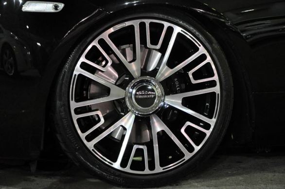MANSORY V6 Striking