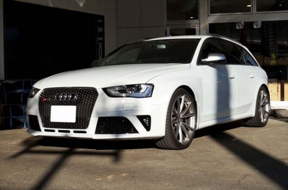 AUDI RS4 AKRAPOVIC