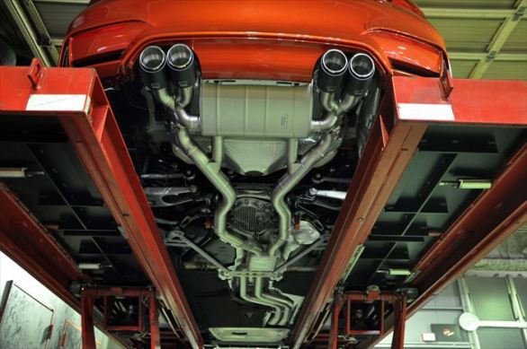 F82 AKRAPOVIC