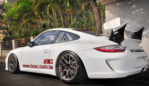 gt3-rs40b-3.jpg gt3-rs40b-3.jpg