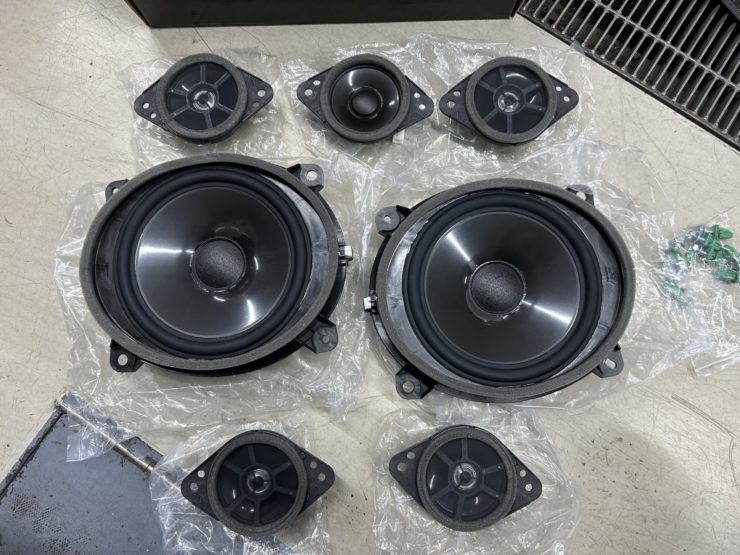 ﾚｸｻｽ RX500h ｽﾋﾟｰｶｰ交換 KICKER bond 葛飾