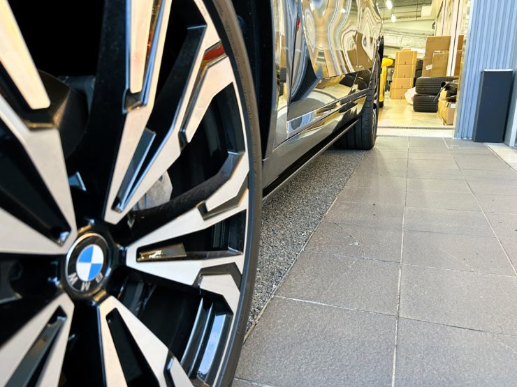 BMW G07 X7 電動サイドステップ bond 葛飾