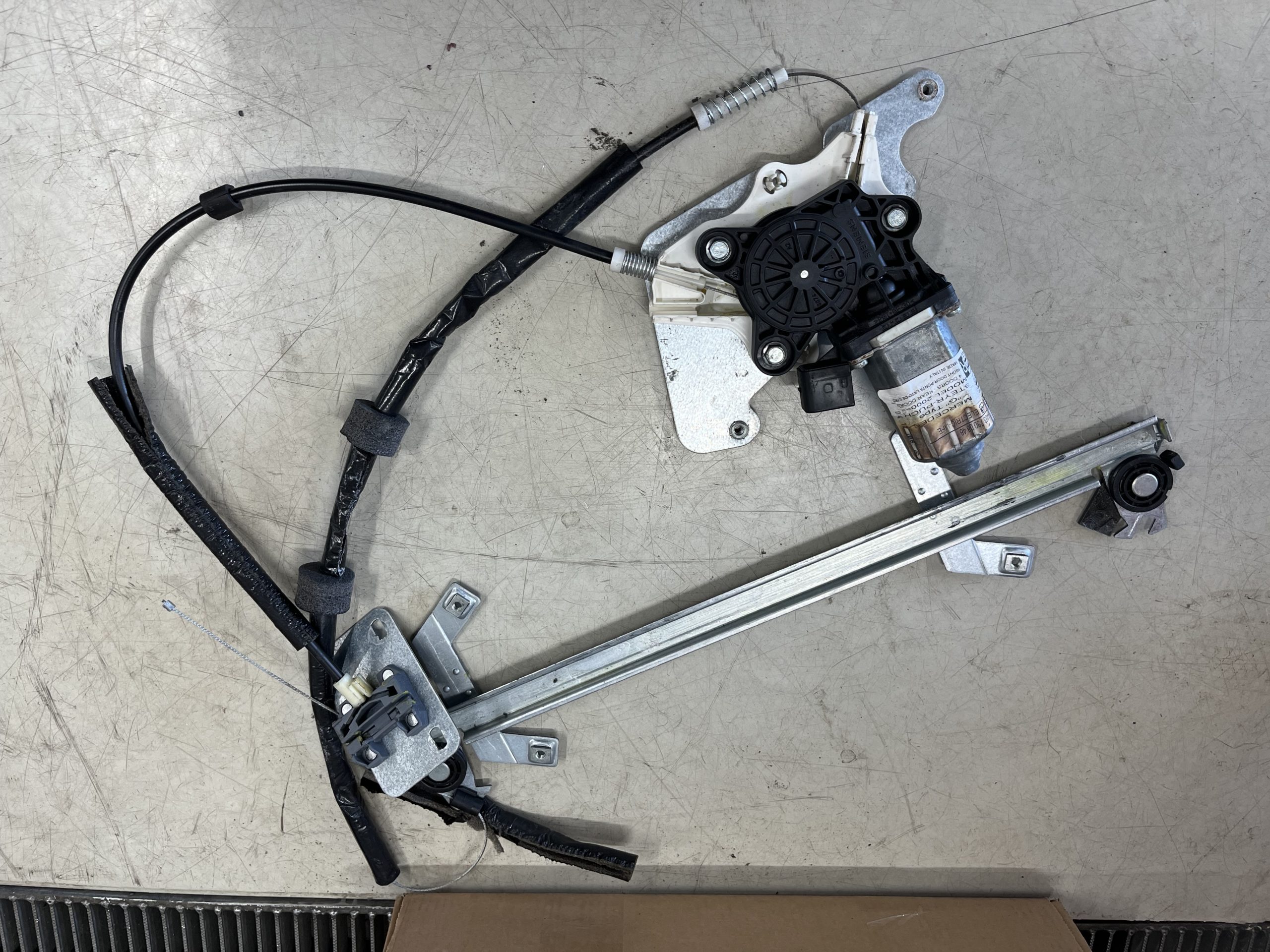 W463 ゲレンデ G550 G350d 窓落ち ウインドレギュレーター交換 Bond 葛飾