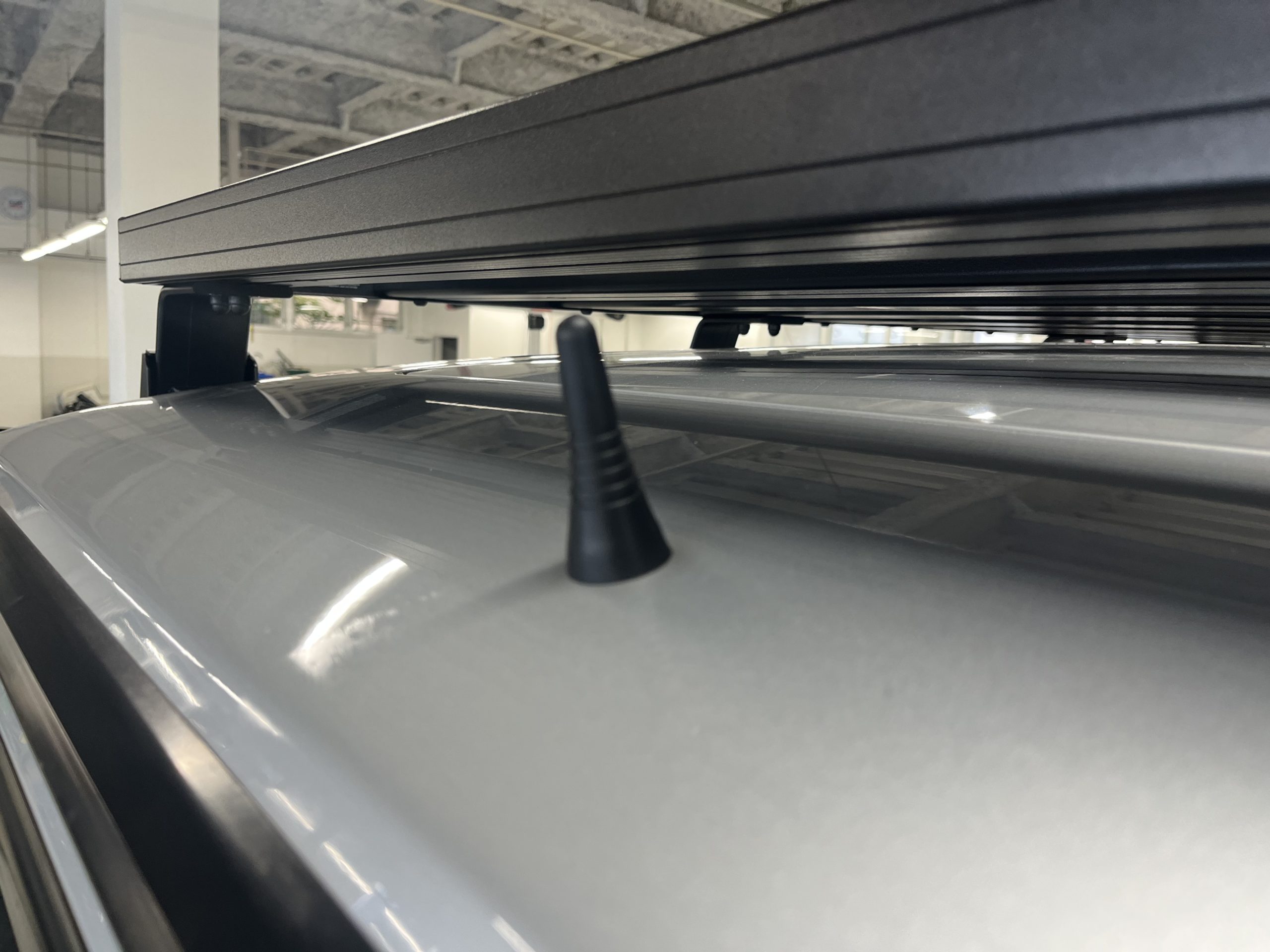 W463　ｹﾞﾚﾝﾃﾞ FRONTRUNNER　ﾙｰﾌﾗｯｸ　CURT　ﾋｯﾁﾒﾝﾊﾞｰ　背面タイヤレス　セルモーター修理　G550　ルーフアンテナ交換　BOND葛飾