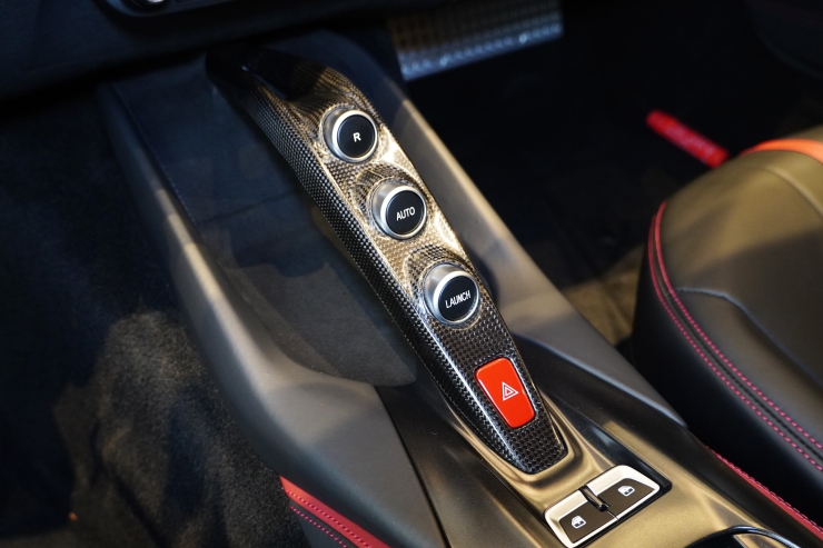 ボンド葛飾　フェラーリ　812Superfast