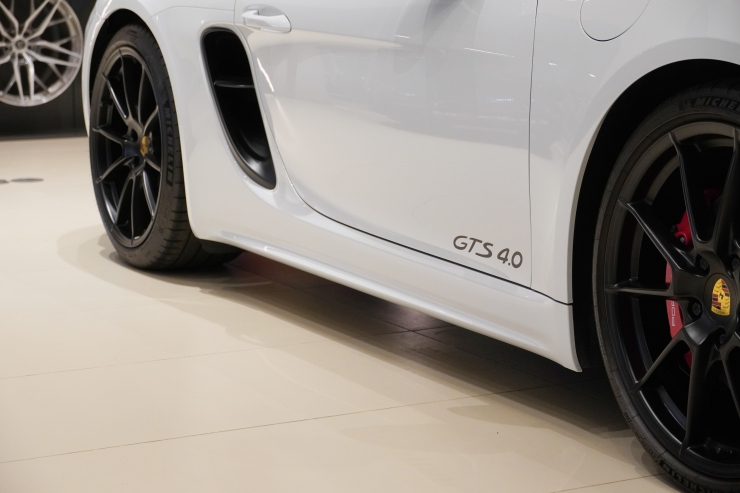 ボンド葛飾 PORSCHE 718 Boxster GTS4.0