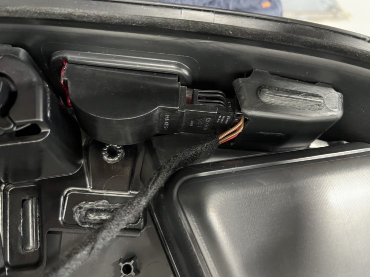 AudiA3 デジタルインナーミラー 前後ドラレコ Laboon! フロントカメラ サイドカメラ ワーニングランプ ブラックアウト