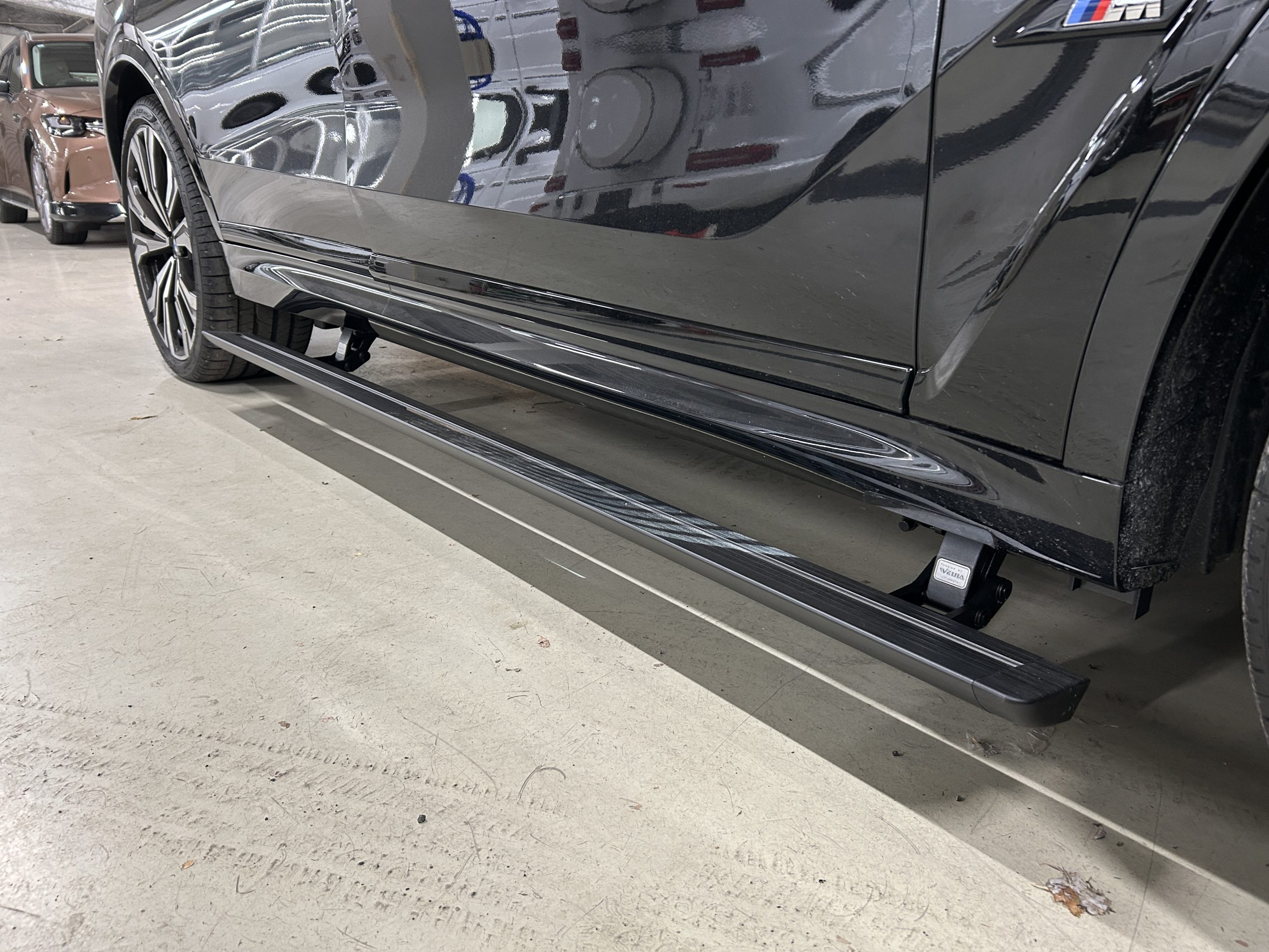 BMW X7 電動さ磯ステップ バルブコントローラー ASR ロワリング TVキャンセラー BOND 葛飾 東京都