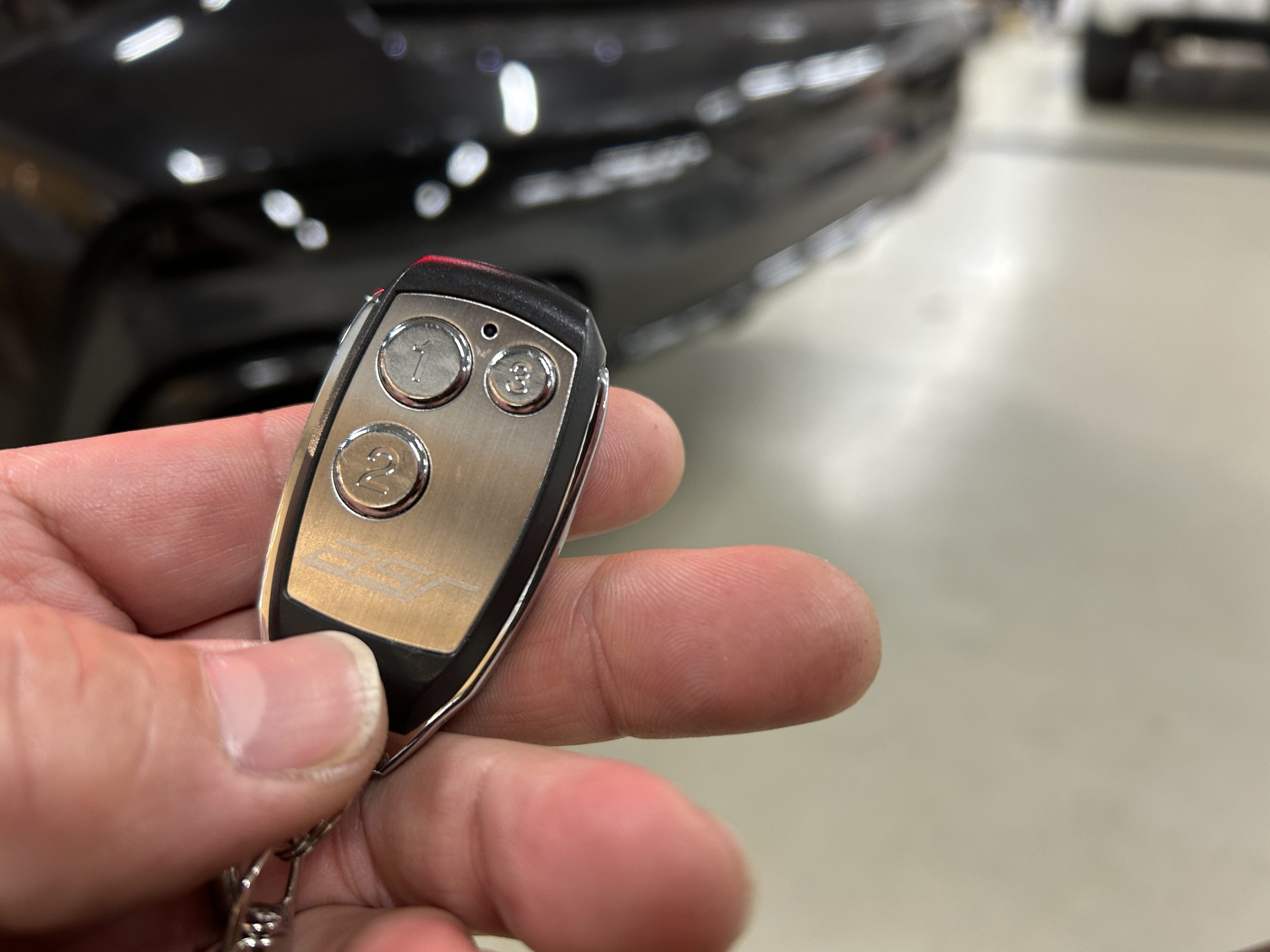 BMW X7 電動さ磯ステップ バルブコントローラー ASR ロワリング TVキャンセラー BOND 葛飾 東京都