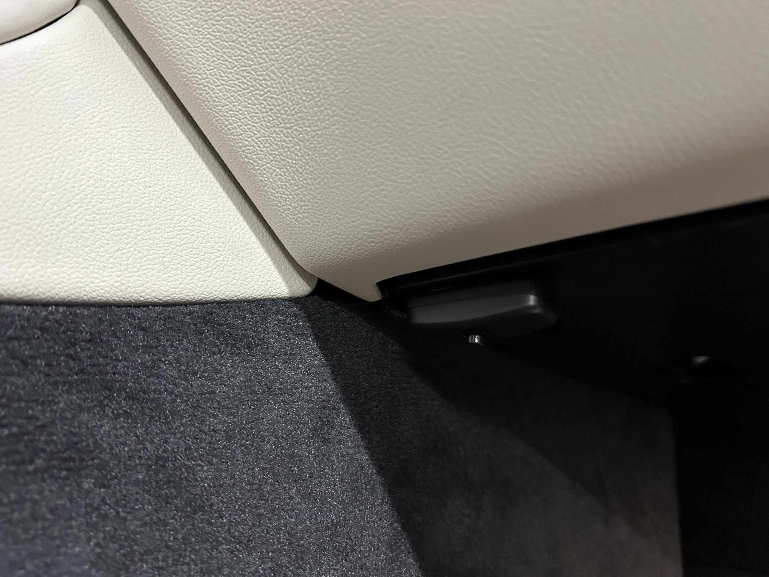 BMW X7 電動さ磯ステップ バルブコントローラー ASR ロワリング TVキャンセラー BOND 葛飾 東京都
