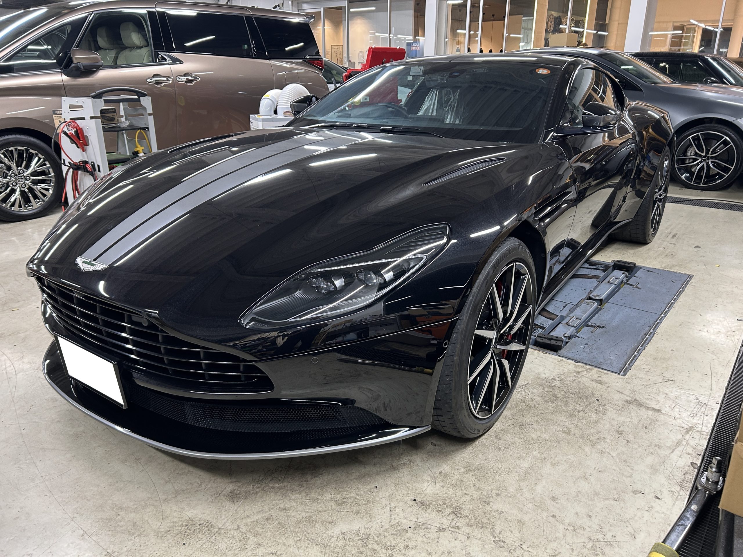 アストンマーチン　DB11　ALPINE　デジタルミラー　BOND　葛飾　東京都