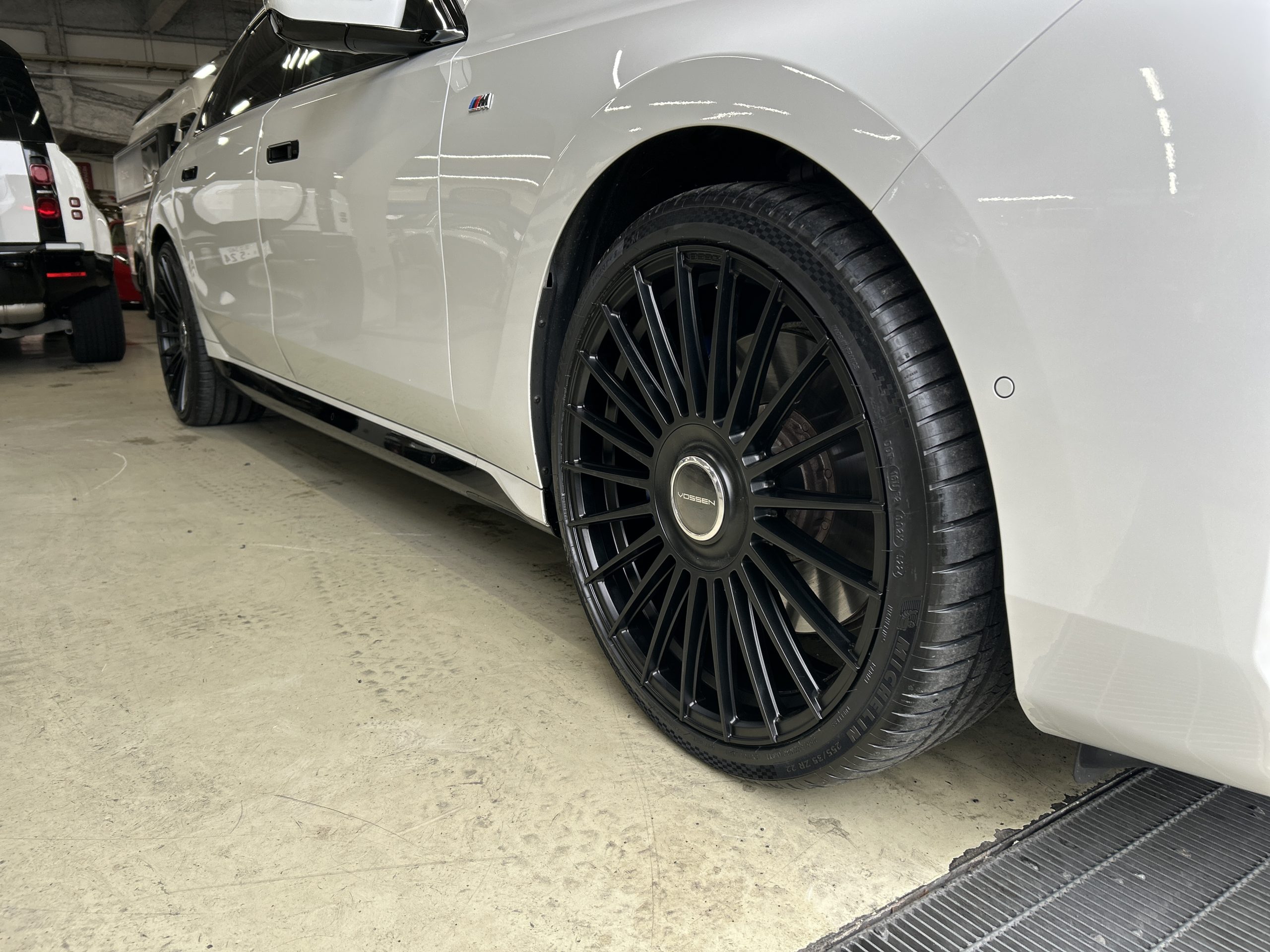 BMW G70 740i ホイール VOSSEN HF-8 22インチ BOND 葛飾 東京